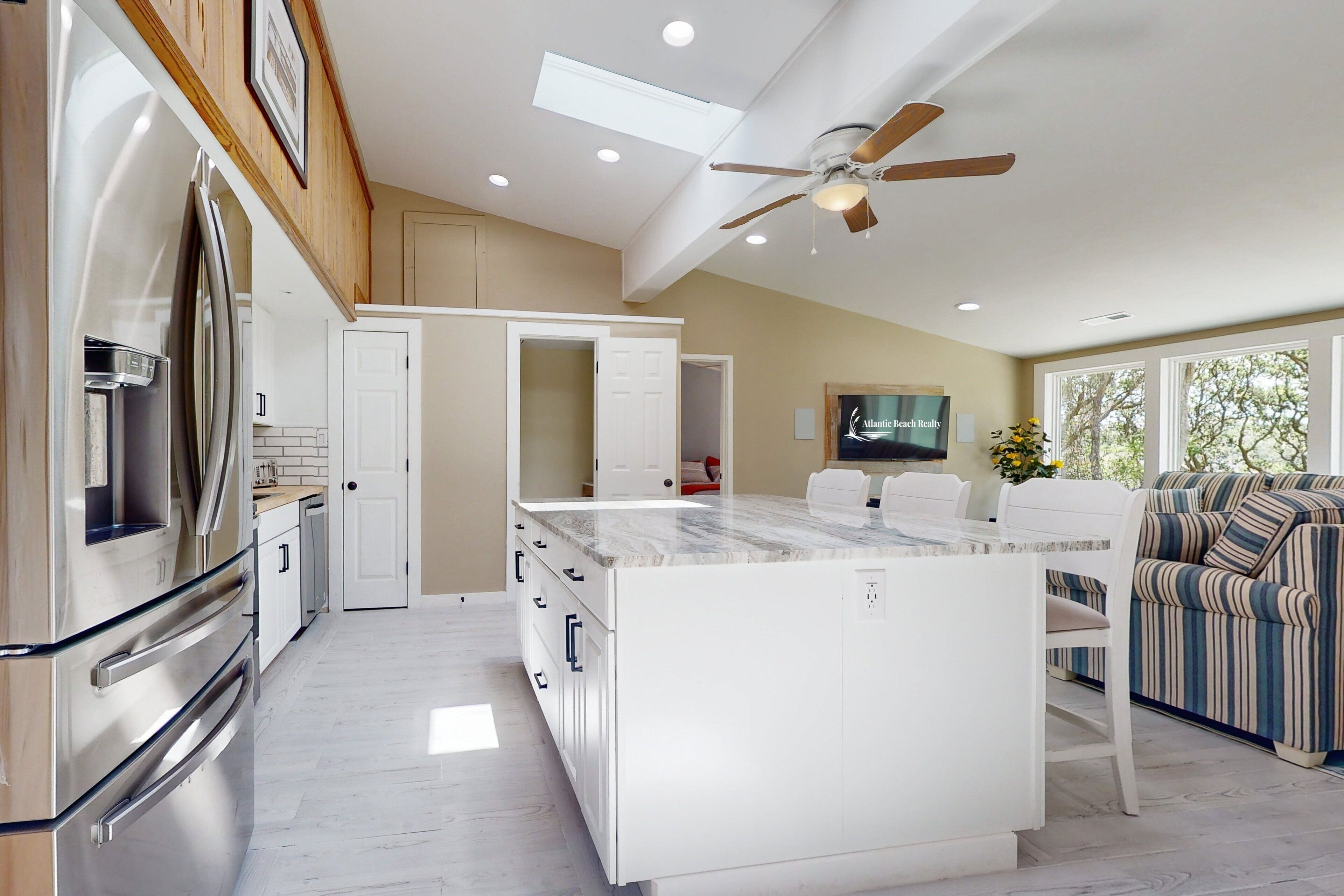 冰箱、微波炉、烤箱、炉灶