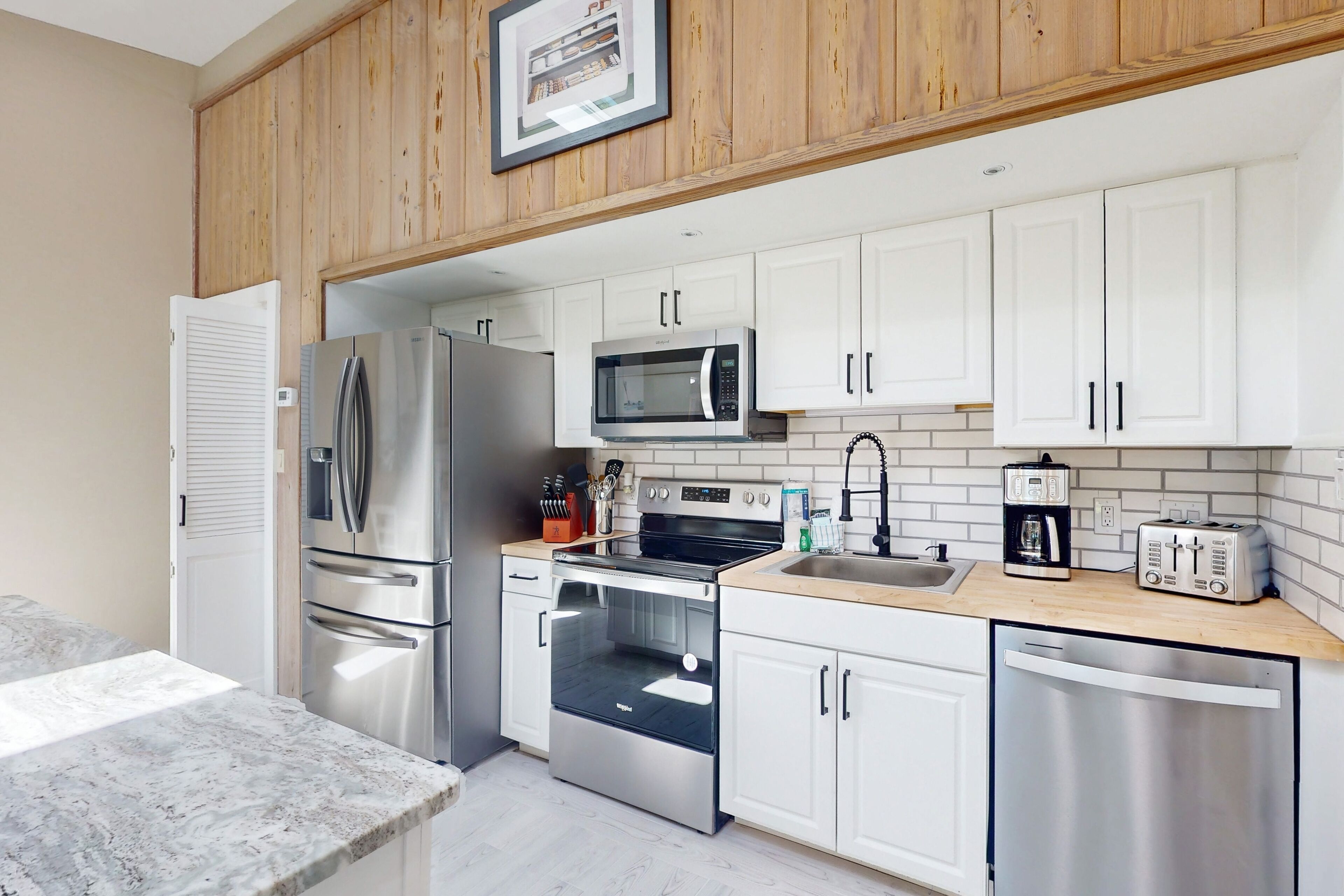 Kühlschrank, Mikrowelle, Ofen, Herdplatte