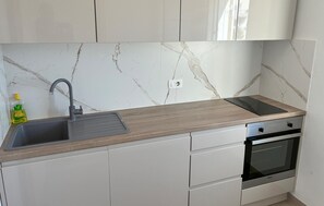 ثلاجة، فرن، موقد طهي مسطح