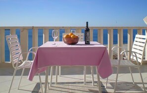 Outdoor dining - 1 bedroom lovely apartment in Mlini (Mlini)