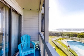 Property grounds - 2nd-Floor Oceanfront Home w/Ocean Views From Balcony + Free WiFi & Shared Pool (Atlantic Beach)