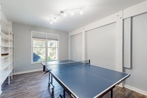 Games room - Sound view home with large deck and close proximity to the beach (Indian Beach)