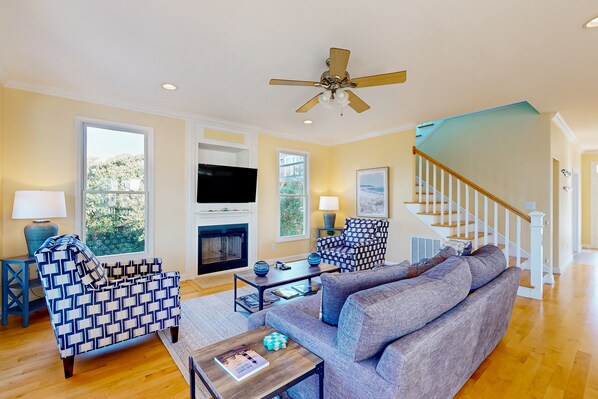 TV, DVD player, ping pong - Sound view home with large deck and close proximity to the beach (Indian Beach)