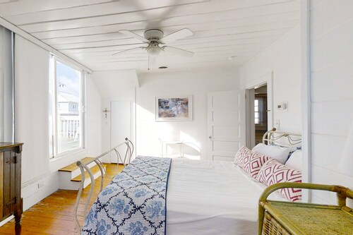 Bullard Cottage: In the heart of Atlantic Beach w/ocean views