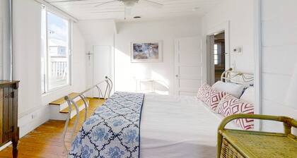 Bullard Cottage: In the heart of Atlantic Beach w/ocean views