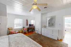 5 bedrooms, free WiFi, bed sheets