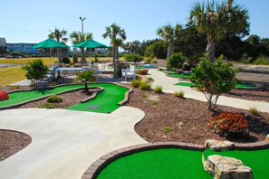 Property grounds - Ocean view condo in beachfront complex with pools, tennis & beach gear (Atlantic Beach)