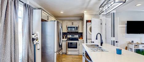 冰箱、微波炉、烤箱、炉灶