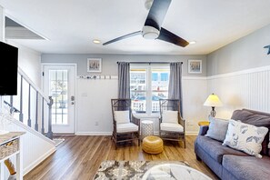 TV - Bogue Banks Beauty - Unit A: Updated two-story townhouse (Atlantic Beach)