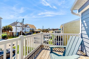 Property grounds - Bogue Banks Beauty - Unit A: Updated two-story townhouse (Atlantic Beach)
