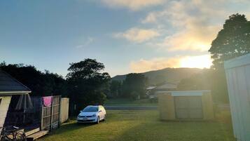 مواقف سيارات في المنشأة الفندقية