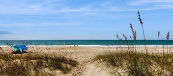 Oceanfront beach cottage with large deck & W/D - dog-friendly