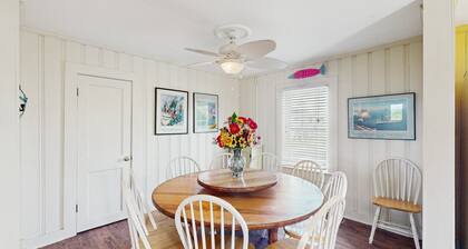 Oceanfront beach cottage with large deck & W/D - dog-friendly