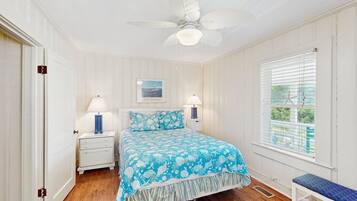 5 bedrooms, free WiFi, bed sheets