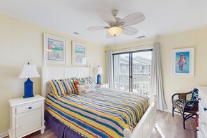 3 bedrooms, free WiFi, bed sheets - 3rd-Floor Condo in Oceanfront Building w/Ocean Views, Shared Pool, Free WiFi (Atlantic Beach)