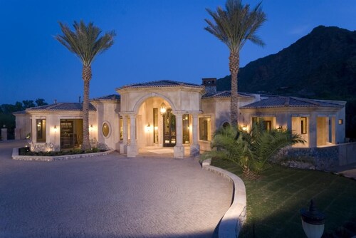 MANSION TOSCANIA: ultra-luxury 10Bd 10.5Bath minutes from Camelback Mountain