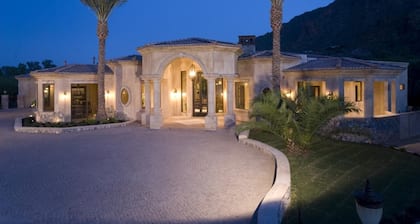 MANSION TOSCANIA: ultra-luxury 10Bd 10.5Bath minutes from Camelback Mountain
