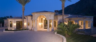 MANSION TOSCANIA: ultra-luxury 10Bd 10.5Bath minutes from Camelback Mountain