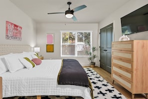3 bedrooms, iron/ironing board, WiFi, bed sheets