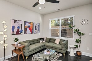 TV - New Construction W Columbia USC Downtown 1 mile Campus Visits Fort Jackson Grad (West Columbia)