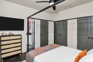 3 habitaciones, tabla de planchar con plancha, wifi y ropa de cama 