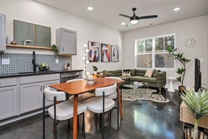 Interior - New Construction W Columbia USC Downtown 1 mile Campus Visits Fort Jackson Grad (West Columbia)