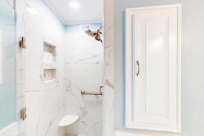 Douche, serviettes fournies