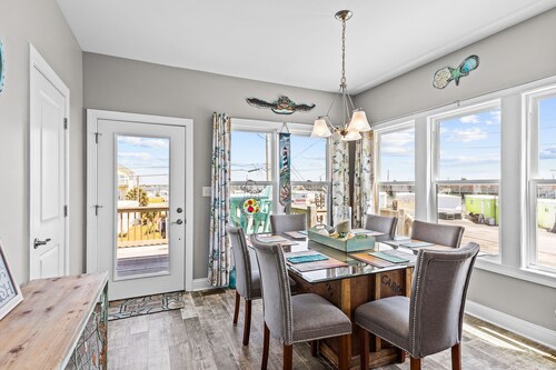Ocean Crystal A: 2nd-row duplex, ocean views, walk to beach/pier