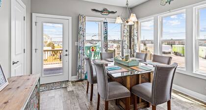 Ocean Crystal A: 2nd-row duplex, ocean views, walk to beach/pier