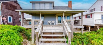 Beautiful Home in Oceanfront Location w/Vaulted Ceilings, Free WiFi, Deck, W/D
