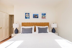 Iron/ironing board, free WiFi - Charming, Newly Renovated Historic Row Home in Downtown Annapolis (Annapolis)