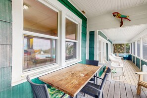 Outdoor dining - Completely renovated, oceanfront home with private pool, deck, WiFi & AC (Atlantic Beach)