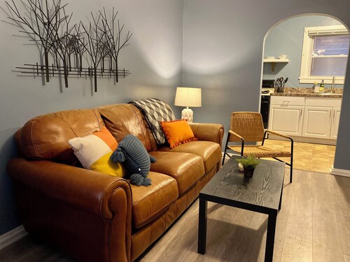 Charming 1-bedroom apartment across from Mac Miller mural