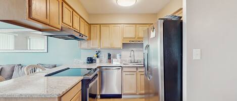 ثلاجة، ميكروويف، فرن، موقد طهي مسطح