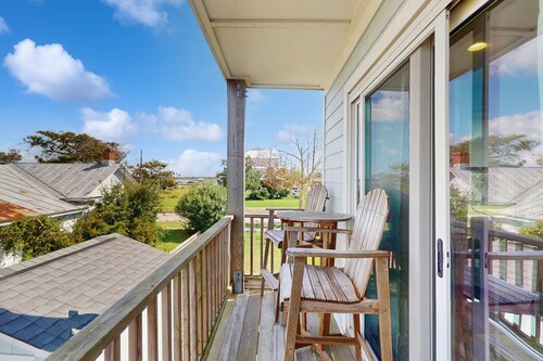 Updated three-story home with kayaks, bikes, & water views - great location