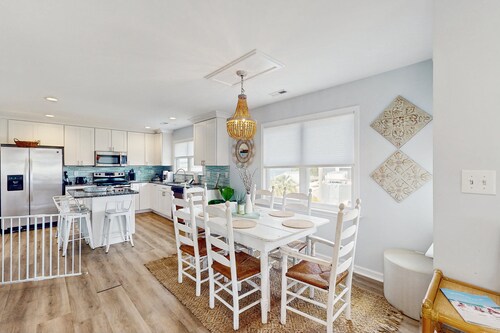 Updated three-story home with kayaks, bikes, & water views - great location