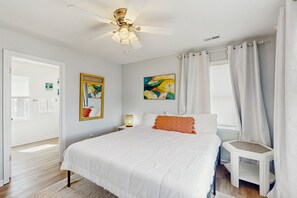 3 chambres, fer et planche à repasser, lit parapluie, Wi-Fi gratuit