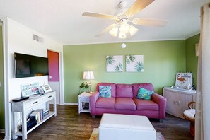TV, DVD player, ping pong - Second-Floor, Side Condo with Ocean View, WiFi & Shared Pools/Hot Tub/Tennis (Atlantic Beach)