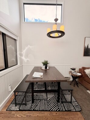 Dining - Cozy Condo -Walk to Downtown McCall & Marina! Hot Tub, Indoor Pool, Sauna &more. (McCall)