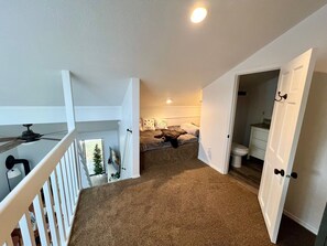 2 bedrooms, free WiFi, bed sheets, wheelchair access - Cozy Condo -Walk to Downtown McCall & Marina! Hot Tub, Indoor Pool, Sauna &more. (McCall)