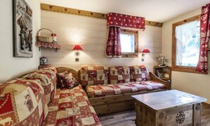 Interior - Lauziere Above 12 (Les Avanchers-Valmorel)