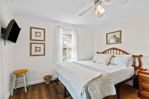2 habitaciones, escritorio, tabla de planchar con plancha y wifi gratis 