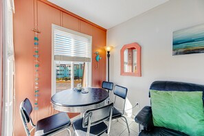 Dining - Beachfront condo with indoor/outdoor pools, hot tubs, waterslide, & putt-putt (Atlantic Beach)