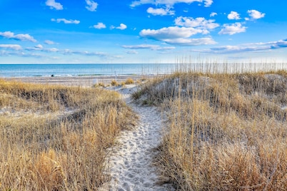 Ocean front Condo with ocean views, beach access & shared pool