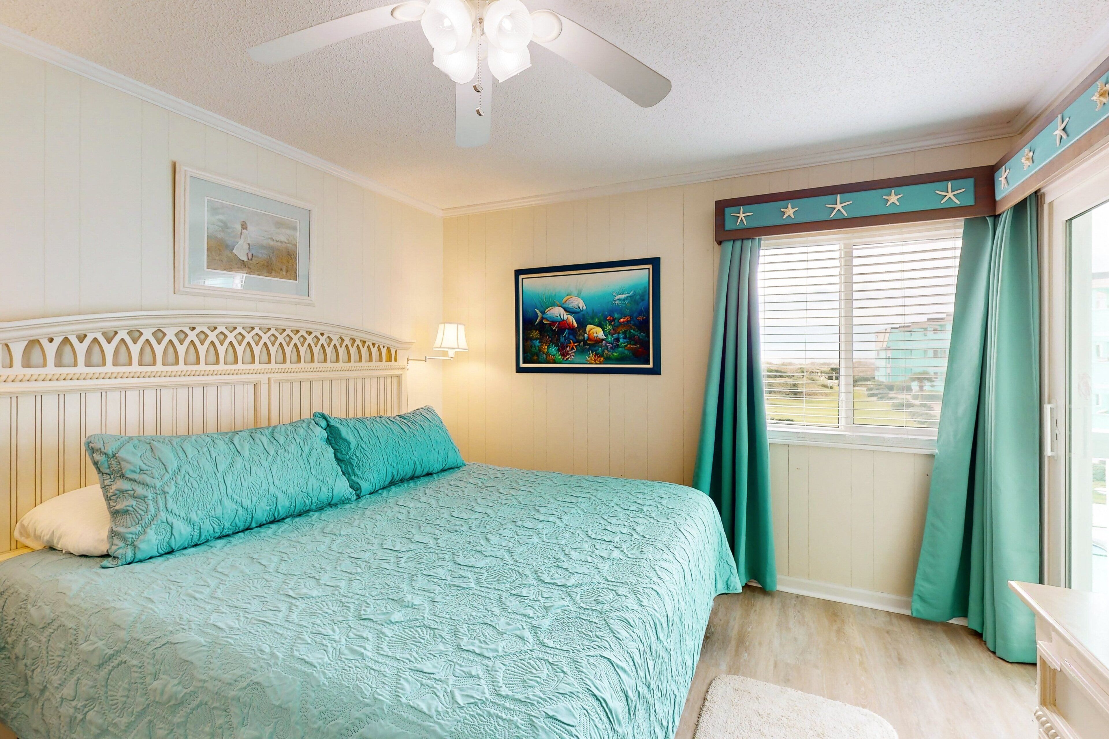 Second-floor, Ocean View Condo With Balcony, Wifi, Washer/dryer & Shared Pool - Morehead City, NC