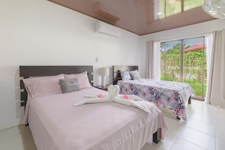 1 bedroom, iron/ironing board, WiFi, bed sheets. Rio Celeste Birds Garden Apartment with A/C, Comfort in a Natural Environment