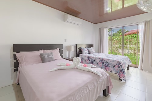 Rio Celeste Birds Garden Apartment with A/C, Comfort in a Natural Environment