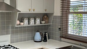 ميكروويف، فرن، موقد طهي مسطح، غسالة أطباق