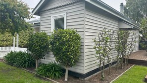 المنطقة المحيطة بالمنشأة