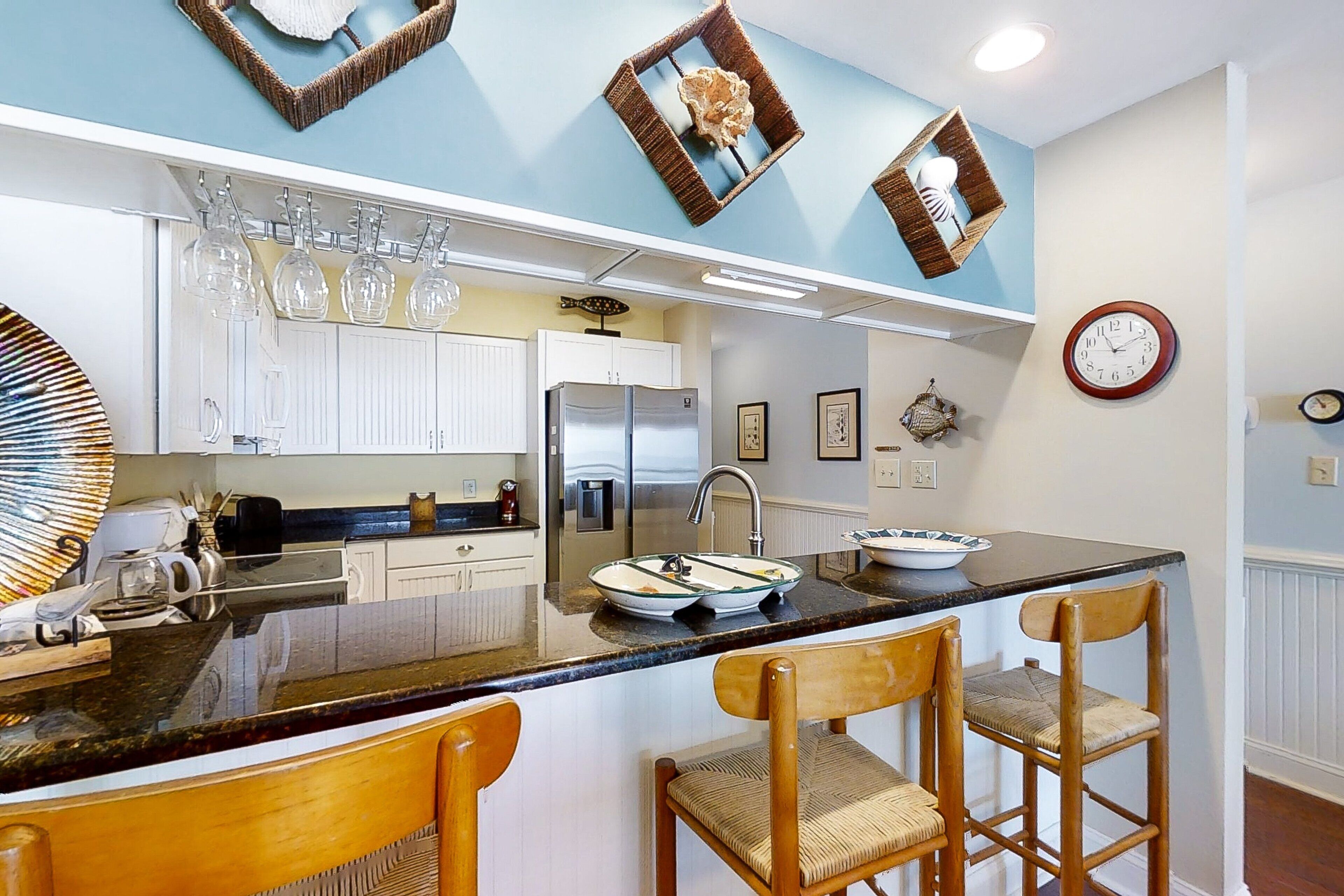 Kylskåp, mikrovågsugn, ugn och spishäll